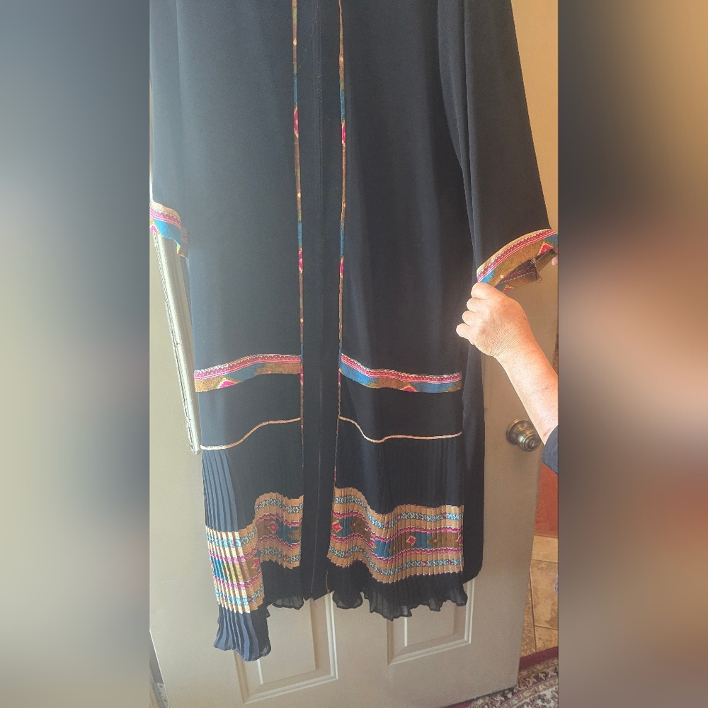 ✨ Trendy & Unique Abaya – Modern Elegance Meets Tradition ✨ - Picture 4 of 9